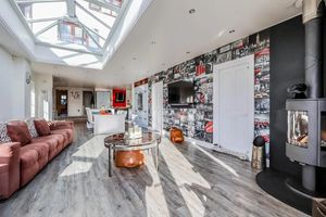 Kitchen / Orangery / Family Room- click for photo gallery